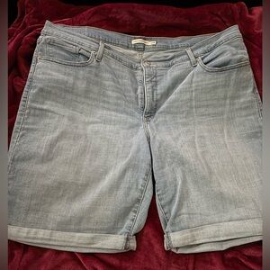 Levi Classic Bermuda Denim Shorts Size 24w (EUC)